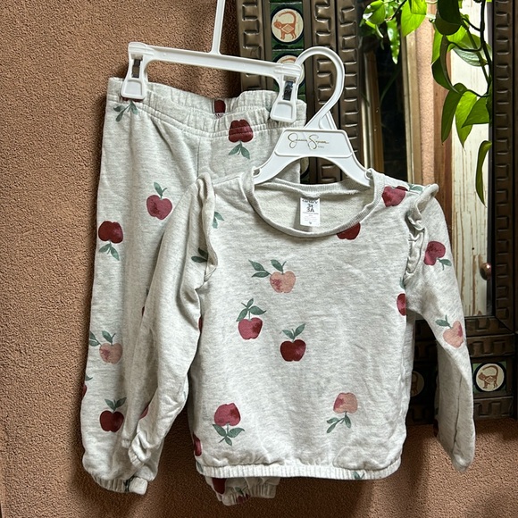 Girls Carter’s 3A Sweatsuit Loungewear Pajamas Twin Set Apple Print Comfy Kids - Picture 2 of 6